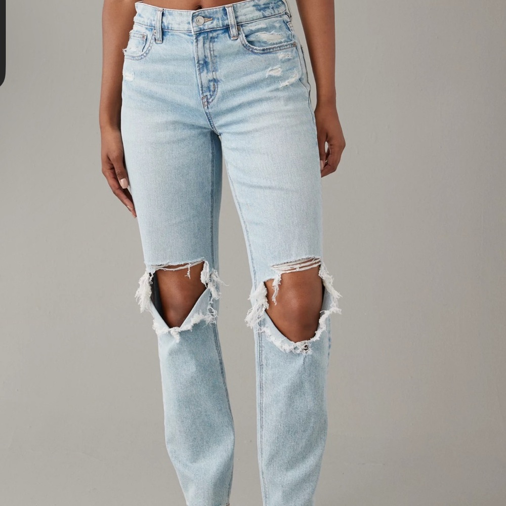 AE Women's Light Blue Distressed Jeans
